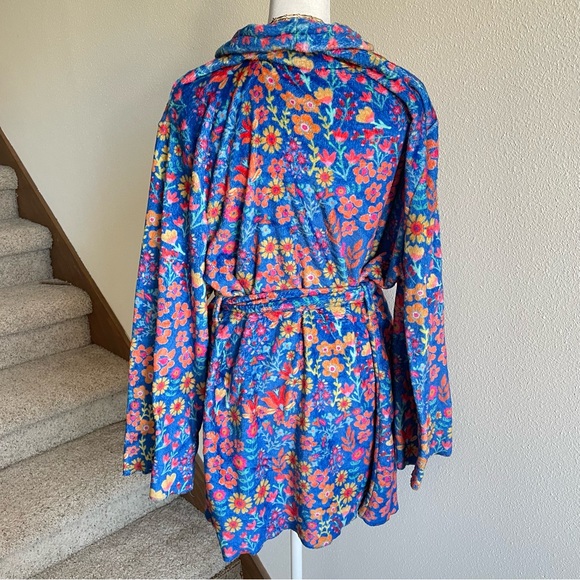 Natural Life Fleece Bright Blue Floral Printed Cozy Soft Short Robe Size M - Picture 5 of 5